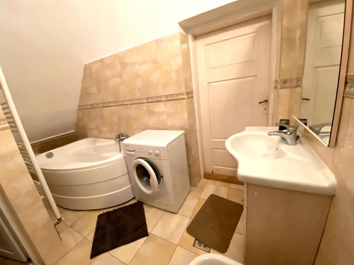 Апартаменты Apartament Super Central Cu Parcare Privata Арад Экстерьер фото